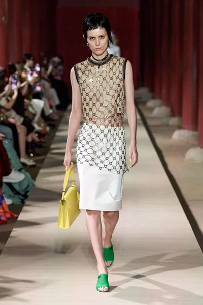 Look 12